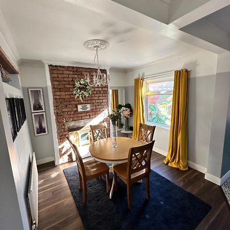 Cosy Two Bed Terraced House 7Min Drive From City Belfast Extérieur photo