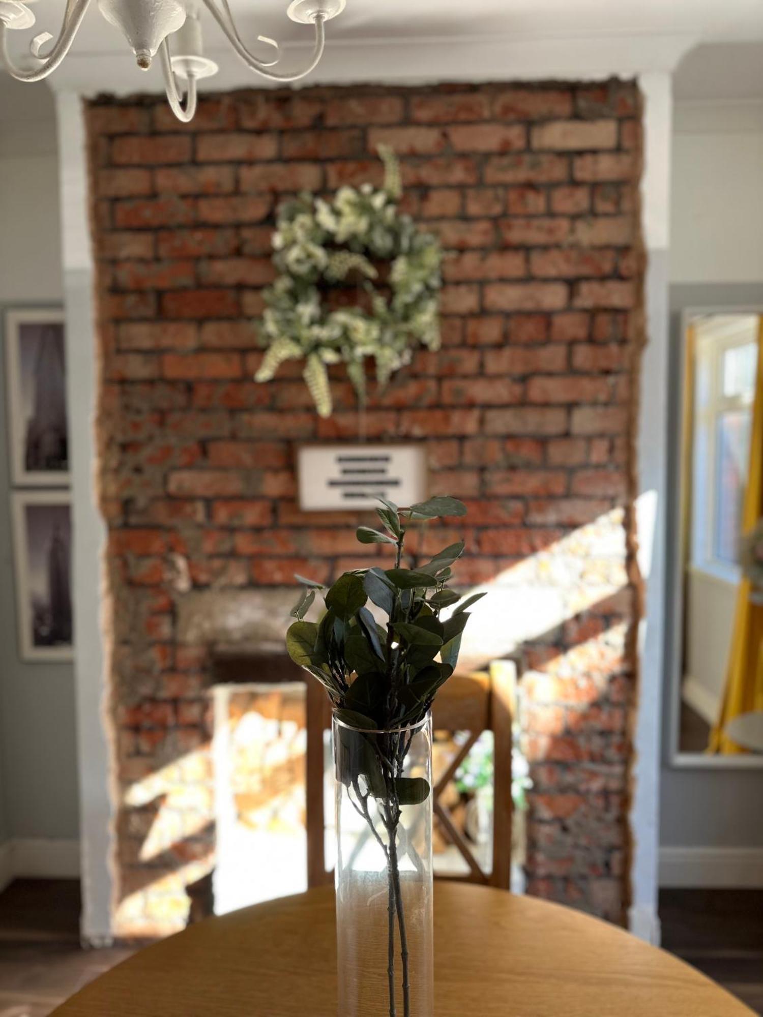 Cosy Two Bed Terraced House 7Min Drive From City Belfast Extérieur photo